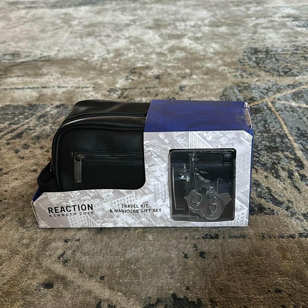 Kenneth Cole travel bag